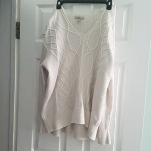 Cable knit V-Neck Sweater